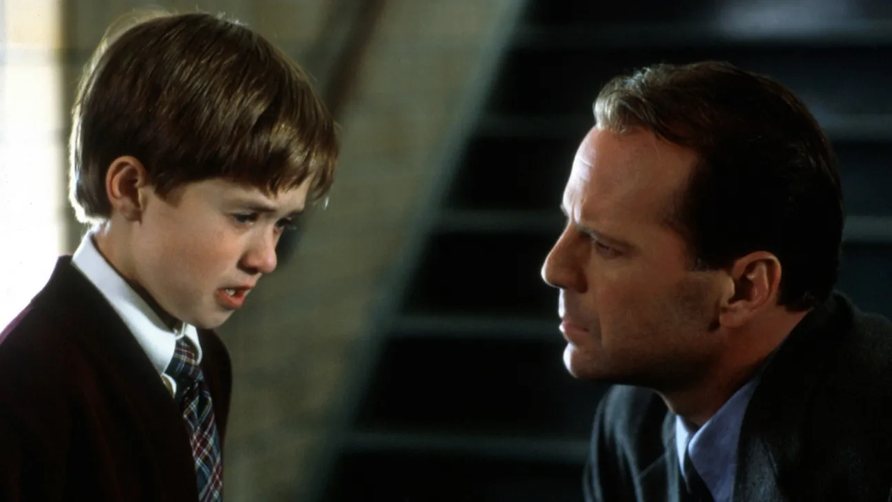 THE-SIXTH-SENSE-(1999)